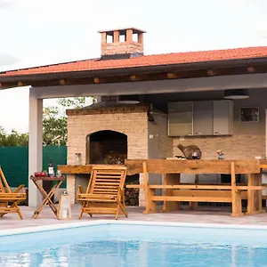 Nava Vila